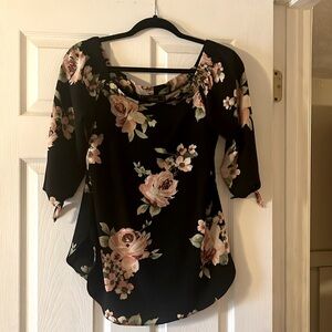 Status by Chenault Floral blouse boat neck
